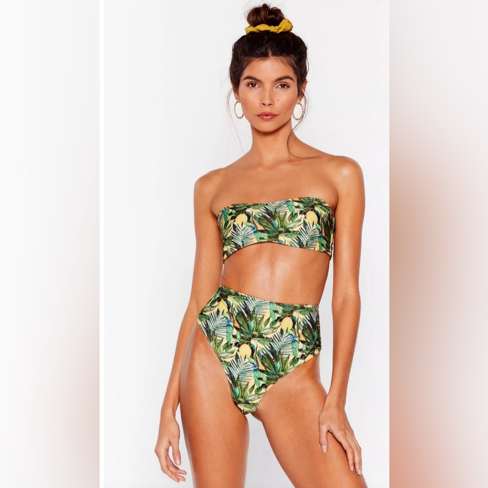 NWT✨ Nasty Gal Slice of Lemon Bandeau Bikini Top
